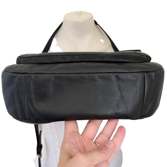 COACH Vintage Taylor Leather Flap Bag in Black strap included 12L x 4.5W x 9H - Picture 6 of 14